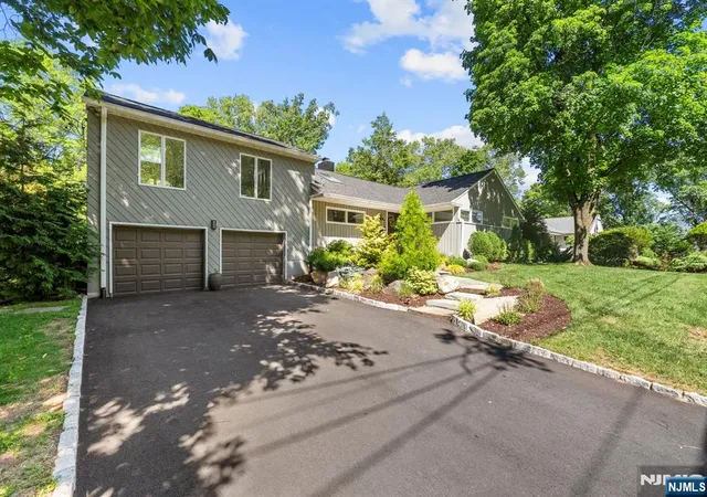 Homes for sale in Hillsdale, NJ | 116 Saddlewood Dr, Hillsdale, NJ 07642 | MLS# 26023270
