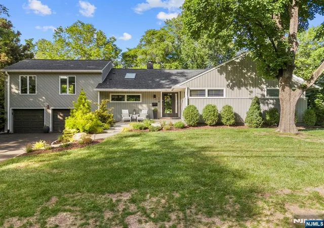 Homes for sale in Hillsdale, NJ | 116 Saddlewood Dr, Hillsdale, NJ 07642 | MLS# 26023270