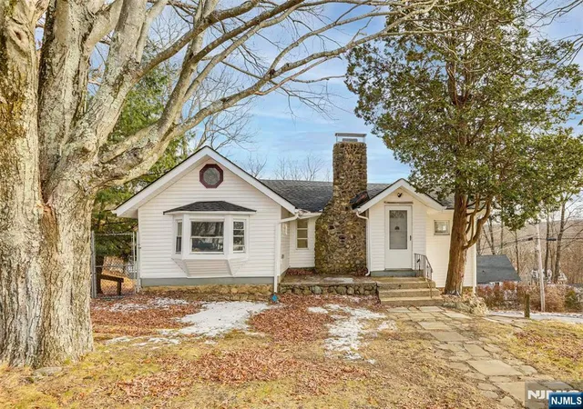 Homes for sale in Stanhope, NJ | 10 Ridge Rd, Stanhope, NJ 07874 | MLS# 26023280