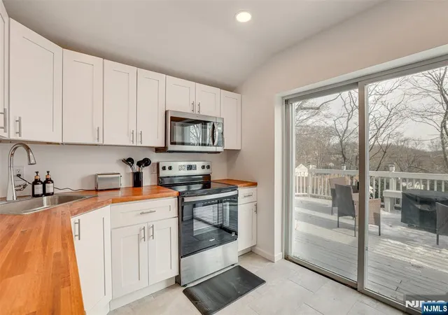 Homes for sale in Stanhope, NJ | 10 Ridge Rd, Stanhope, NJ 07874 | MLS# 26023280