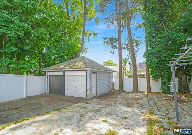 Photo 23 of Single family home for sale at 283 Hamilton Pl, Hackensack, NJ 07601 | MLS# 26023297 | Listing updated on 2026-06-24