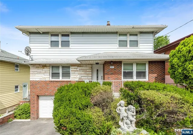 Homes for sale in Palisades Park, NJ | 261 10th St, Palisades Park, NJ 07650 | MLS# 26023316