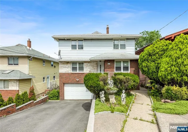 Homes for sale in Palisades Park, NJ | 261 10th St, Palisades Park, NJ 07650 | MLS# 26023316