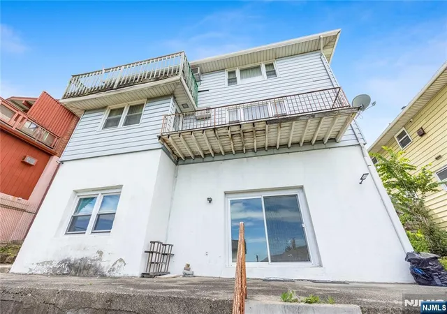 Homes for sale in Palisades Park, NJ | 261 10th St, Palisades Park, NJ 07650 | MLS# 26023316