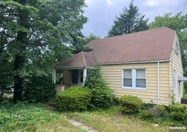 Homes for sale in Maywood, NJ | 865 Spring Valley Rd, Maywood, NJ 07607 | MLS# 26023367
