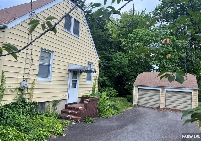 Homes for sale in Maywood, NJ | 865 Spring Valley Rd, Maywood, NJ 07607 | MLS# 26023367