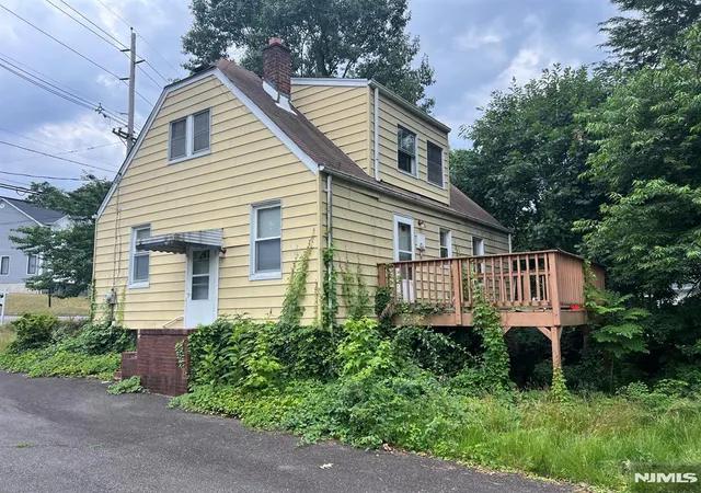 Homes for sale in Maywood, NJ | 865 Spring Valley Rd, Maywood, NJ 07607 | MLS# 26023367