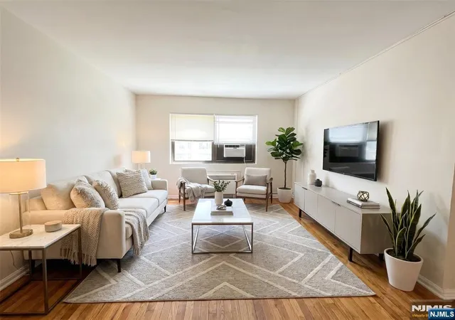 Homes for sale in Fort Lee, NJ | 3050 Edwin Ave #3F, Fort Lee, NJ 07024 | MLS# 26023378