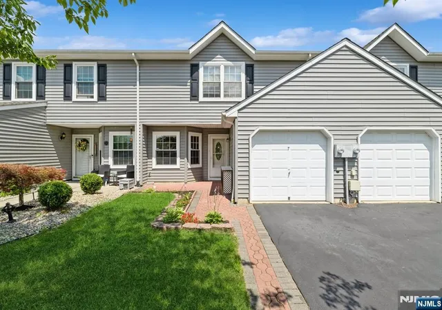 Homes for sale in Howell, NJ | 7 Sloop Sq, Howell, NJ 07728 | MLS# 26023396