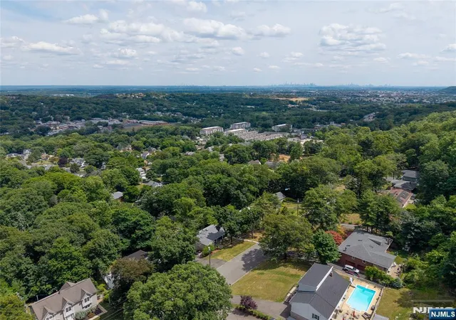 38th image of 160 Degray St, North Haledon, NJ 07508 | MLS# 26023410