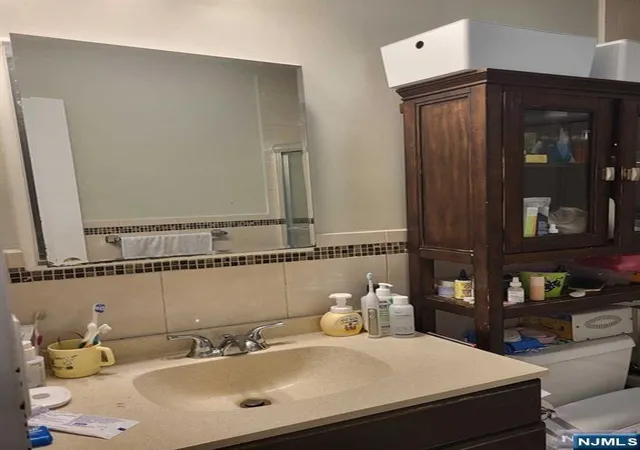 Homes for sale in Tenafly, NJ | 27 W Clinton Ave #1E, Tenafly, NJ 07670 | MLS# 26023417