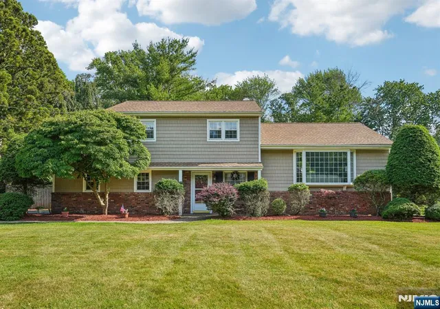 Homes for sale in Hillsdale, NJ | 33 Maria Dr, Hillsdale, NJ 07642 | MLS# 26023428
