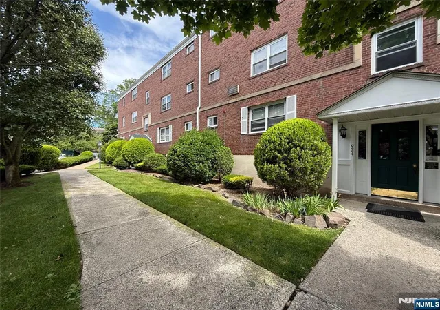Homes for sale in Hackensack, NJ | 974 Main St, Hackensack, NJ 07601-5122