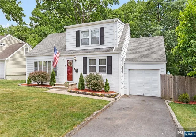 Homes for sale in West Orange, NJ | 19 Glenview Dr, West Orange, NJ 07052 | MLS# 26023483