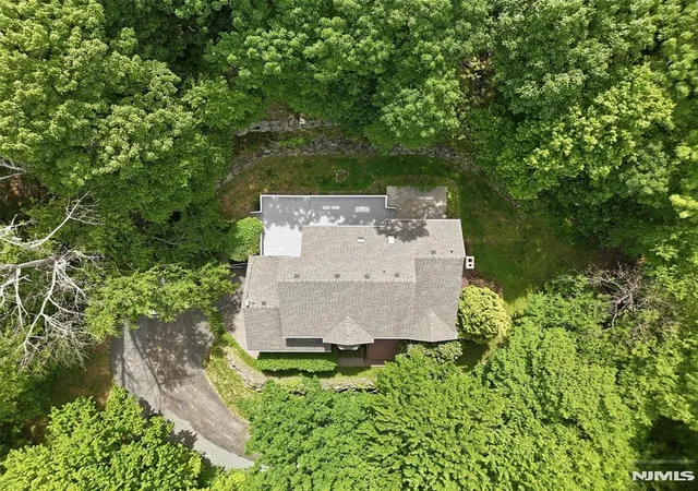 Photo 3 of Sale Pending at 20 Indian Run Rd, Long Valley, NJ 07853 | MLS# 26023488 | Listing updated on 2026-07-24