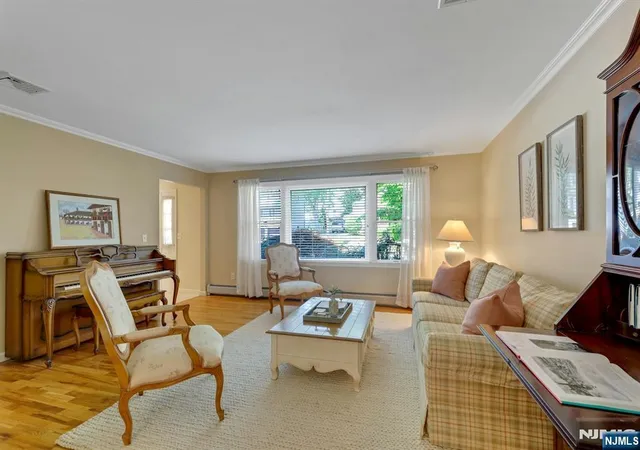 3rd image of 25 Hollywood Ave, Emerson, NJ 07630 | MLS# 26023502