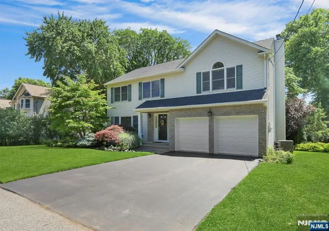 42nd image of 25 Hollywood Ave, Emerson, NJ 07630 | MLS# 26023502