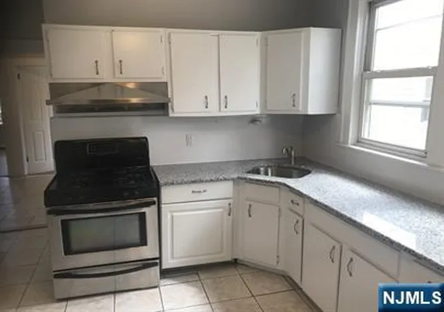 4th image of 272-274 Wainwright St, Newark, NJ 07112 | MLS# 26023531