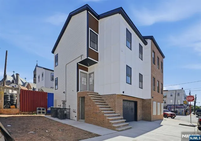 3rd image of 36 Parkhurst St, Newark, NJ 07114 | MLS# 26023547