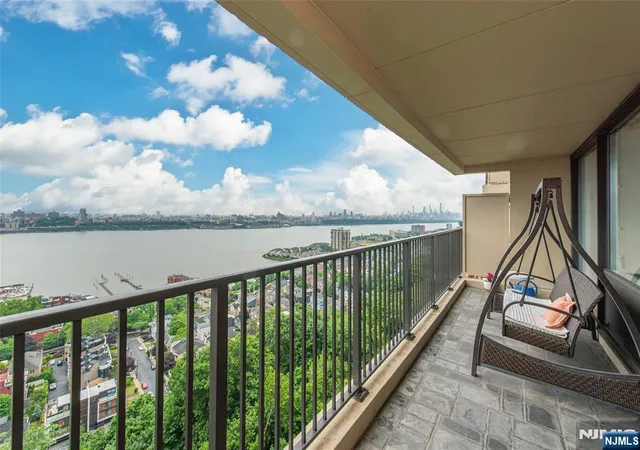 Homes for sale in Fort Lee, NJ | 3 Horizon, Fort Lee, NJ 07024
