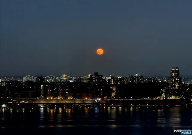 2nd image of 3 Horizon, Fort Lee, NJ 07024