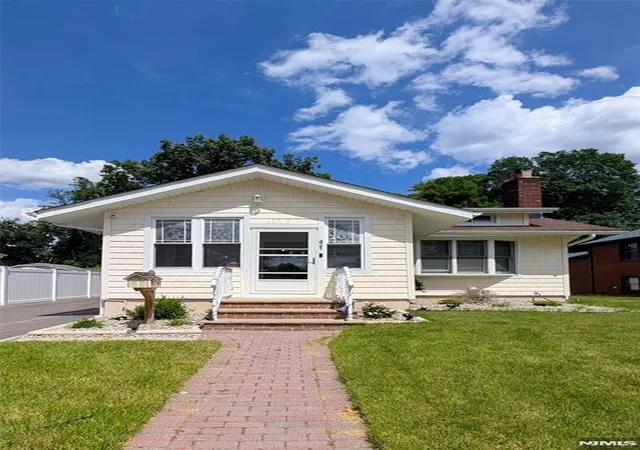 Homes for sale in Pompton Lakes, NJ | 421 Lincoln Ave, Pompton Lakes, NJ 07442 | MLS# 26023563