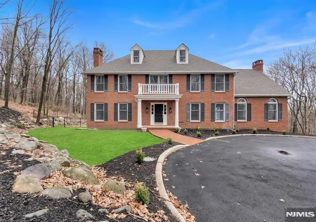 Homes for sale in Franklin Lakes, NJ | 853 Shadow Ridge Rd, Franklin Lakes, NJ 07417 | MLS# 26023619