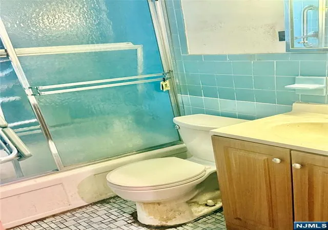 8th image of 72 74 Hanford St, Newark, NJ 07114 | MLS# 26023630
