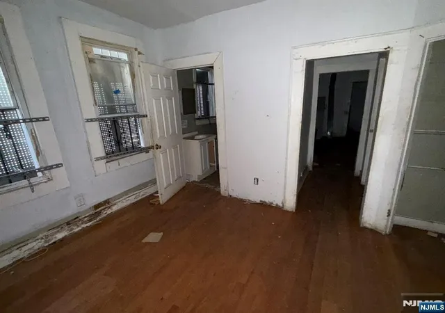 2nd image of 519 16th St, Newark, NJ 07103 | MLS# 26023637