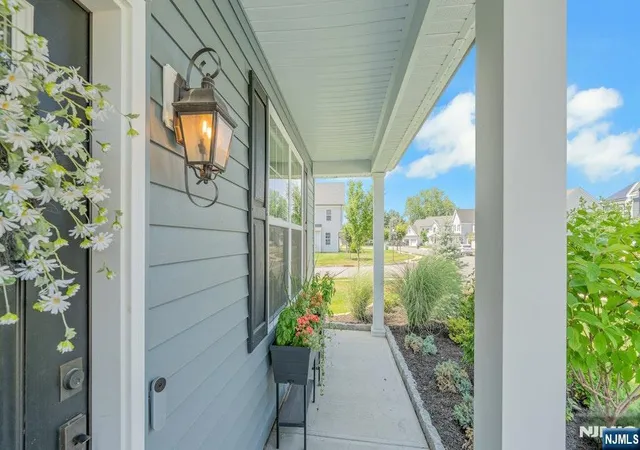 3rd image of 10 Bares Ct, Little Ferry, NJ 07643 | MLS# 26023651