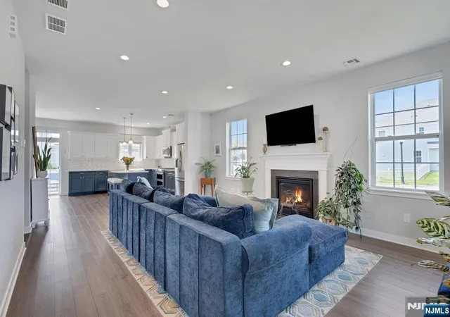 5th image of 10 Bares Ct, Little Ferry, NJ 07643 | MLS# 26023651