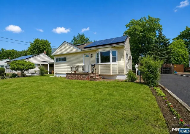 2nd image of 1429 Washington Ave, Pompton Lakes, NJ 07442 | MLS# 26023652