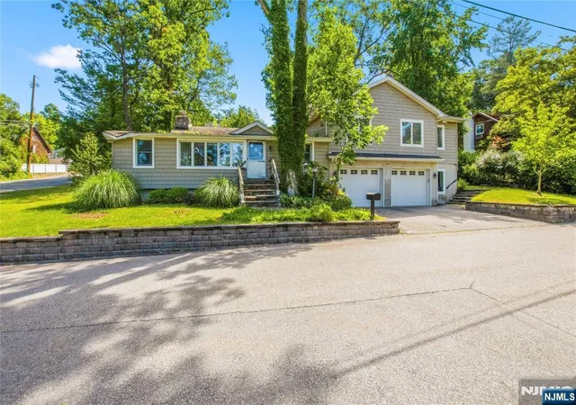 Photo 1 of Single family home for sale at 139 Mohawk Trl, Wayne, NJ 07470 | MLS# 26023659 | Listing updated on 2026-06-30