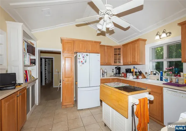 Photo 3 of Single family home for sale at 139 Mohawk Trl, Wayne, NJ 07470 | MLS# 26023659 | Listing updated on 2026-06-30