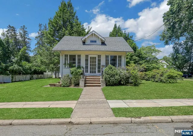 Homes for sale in New Milford, NJ | 122 Washington Ave, New Milford, NJ 07646 | MLS# 26023664