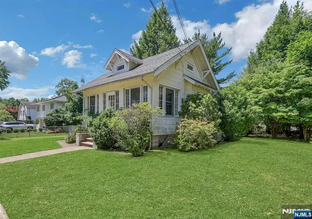 Homes for sale in New Milford, NJ | 122 Washington Ave, New Milford, NJ 07646 | MLS# 26023664
