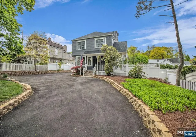 Homes for sale in Little Falls, NJ | 152 Long Hill Rd, Little Falls, NJ 07424 | MLS# 26023677
