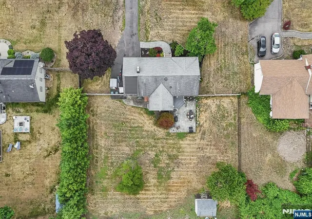 43rd image of 49 Pancake Hollow Dr, Wayne, NJ 07470 | MLS# 26023689