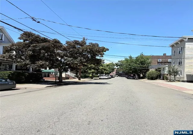 Homes for sale in Edgewater, NJ | 66-68 Edgewater Pl, Edgewater, NJ 07020