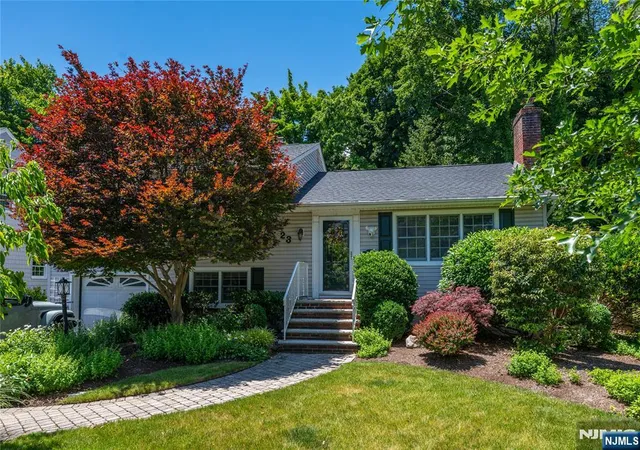 Homes for sale in Ho Ho Kus, NJ | 23 Carlton Ave, Ho Ho Kus, NJ 07423 | MLS# 26023743