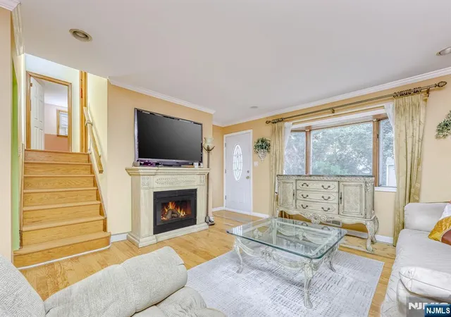 Homes for sale in Rochelle Park, NJ | 37 Cedar Dr, Rochelle Park, NJ 07662 | MLS# 26023757