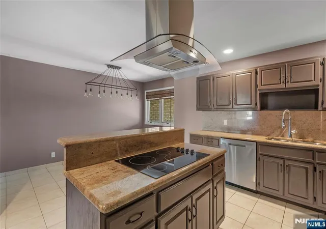 Photo 3 of Sale Pending at 300 Gorge Rd #2, Cliffside Park, NJ 07010 | MLS# 26023767 | Listing updated on 2026-07-31