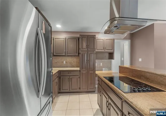 Photo 4 of Sale Pending at 300 Gorge Rd #2, Cliffside Park, NJ 07010 | MLS# 26023767 | Listing updated on 2026-07-31