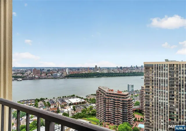 Homes for sale in Cliffside Park, NJ | 300 Winston Dr #C3111, Cliffside Park, NJ 07010 | MLS# 26023770