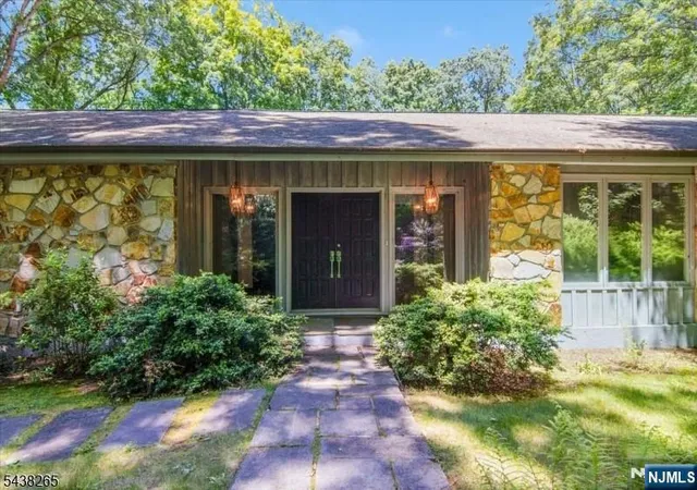 1st image of 6 Green Hills Rd, Mendham Borough, NJ 07945 | MLS# 26023775