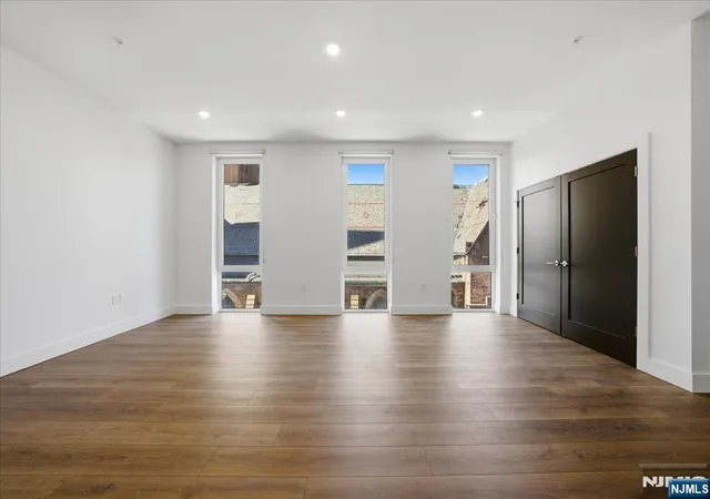 4th image of 21 Lincoln #302, Newark, NJ 07102 | MLS# 26023793