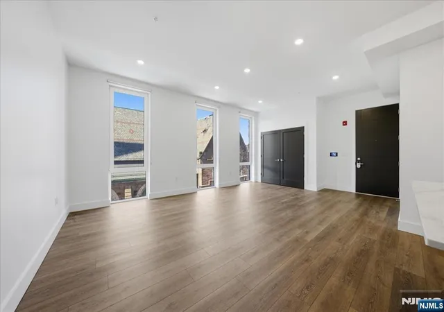 5th image of 21 Lincoln #302, Newark, NJ 07102 | MLS# 26023793