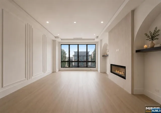 Homes for sale in Edgewater, NJ | 392 Undercliff Ave #1, Edgewater, NJ 07020 | MLS# 26023804