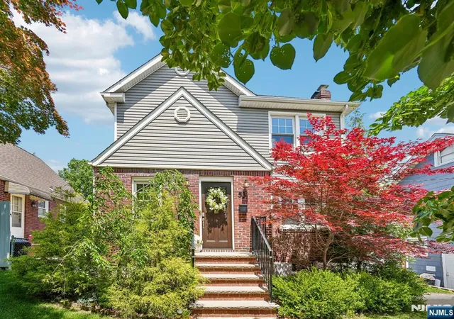 Homes for sale in Teaneck, NJ | 53 Dohrman Ave, Teaneck, NJ 07666 | MLS# 26023844