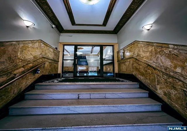 5th image of 303 Hamilton Ave, Hackensack, NJ 07740